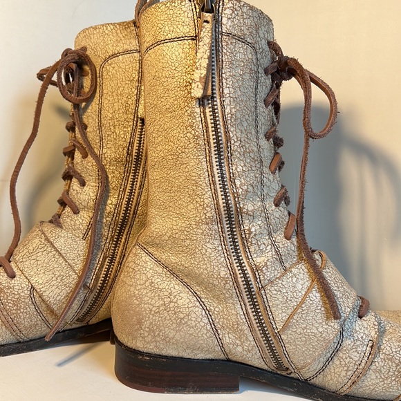 Gee WaWa cream crackle-leather combat boots - Picture 8 of 14